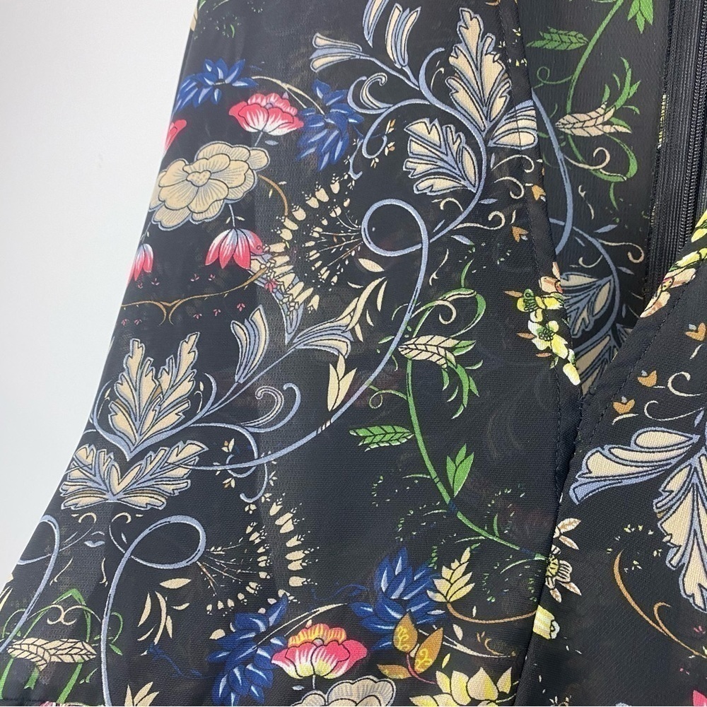 LUCCA • floral v neck choker blouse - Picture 7 of 15